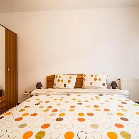 Апартаменти Apartament Tampa Брашов